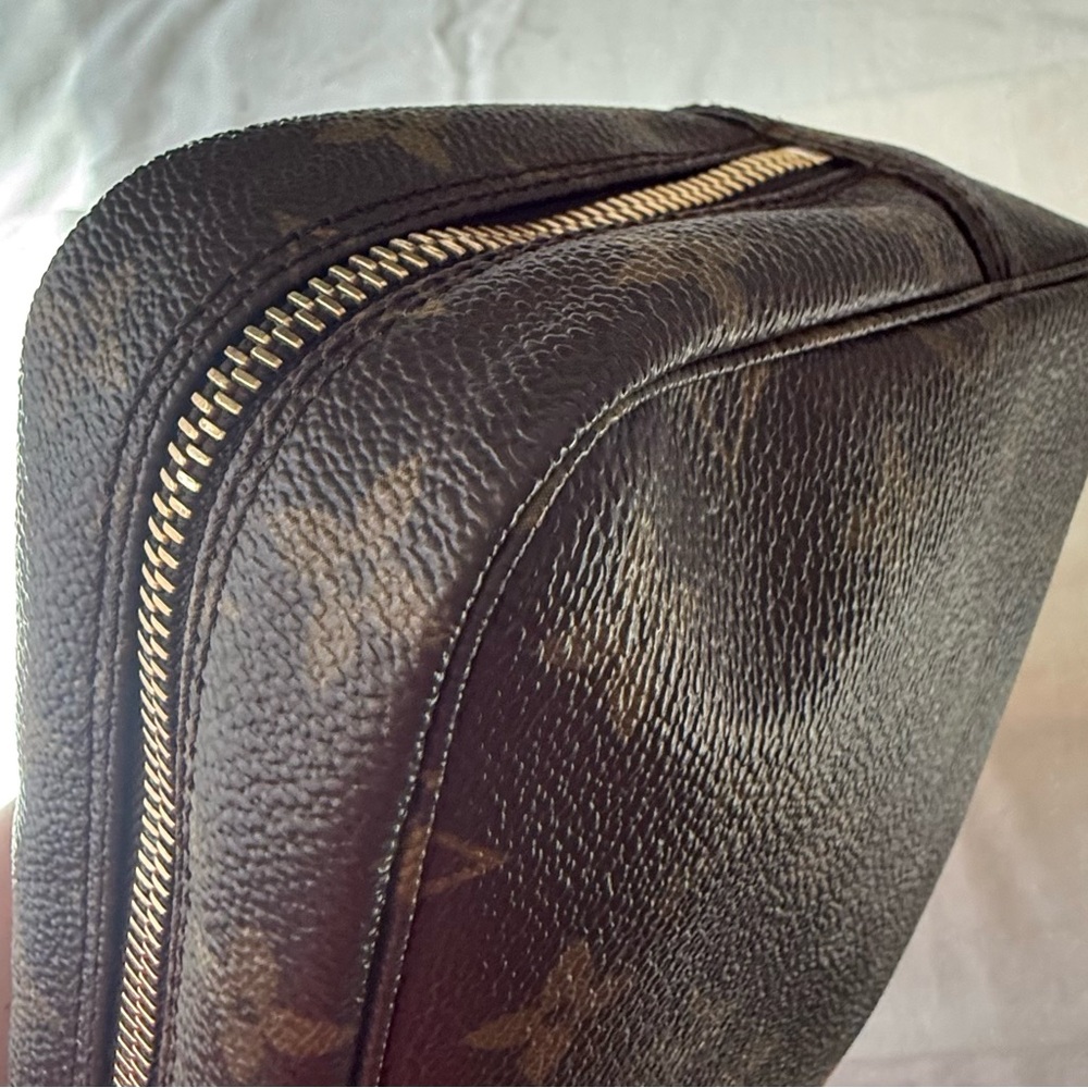 LOUIS VUITTON Monogram Trousse Toilette 23 - IN EXCELLENT CONDITION